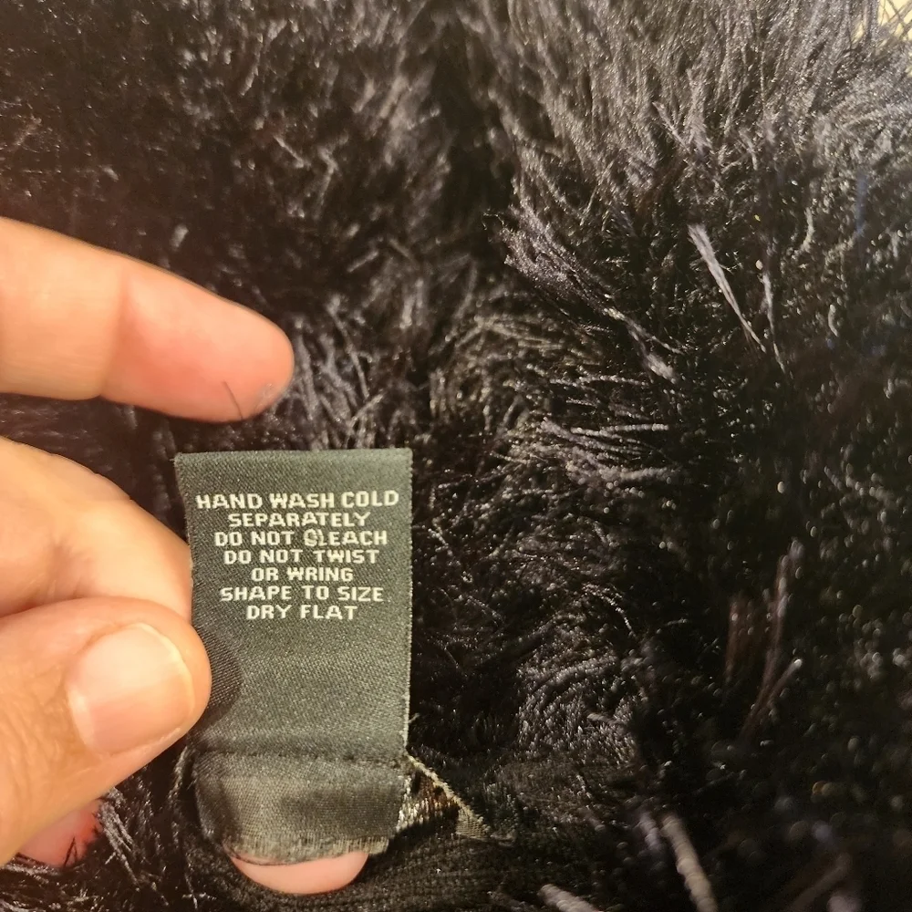 A - Lauren Michelle Medium Black Sweater - Picture 5 of 5